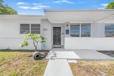 3202 SW 3rd St, Miami FL 33135