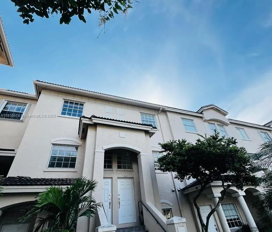 5670 NW 116th Ave # 212, Doral FL 33178