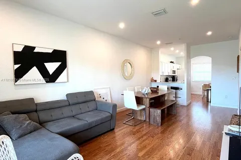 5670 NW 116th Ave # 212, Doral FL 33178