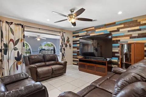 5808 Polk St, Hollywood FL 33021