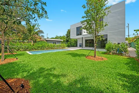2127 SW 11th Ter, Miami FL 33135