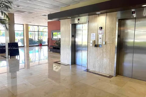 400 Kings Point Dr # 318, Sunny Isles Beach FL 33160