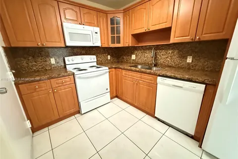 400 Kings Point Dr # 318, Sunny Isles Beach FL 33160