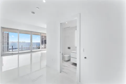 300 Biscayne Blvd Way # 1802, Miami FL 33131