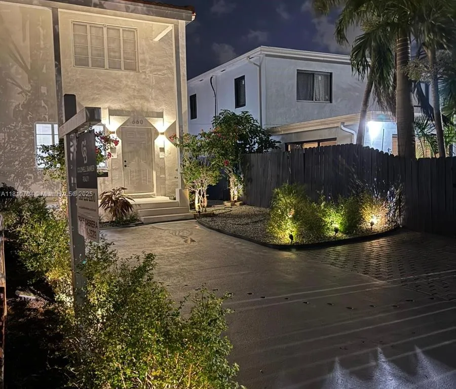 660 86th St, Miami Beach FL 33141