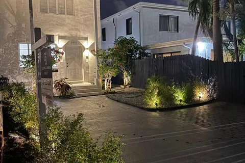 660 86th St, Miami Beach FL 33141