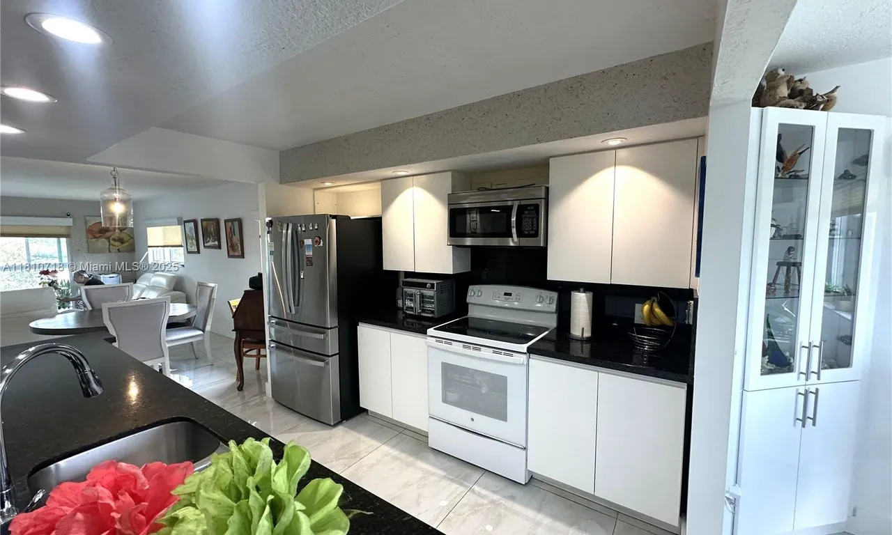 13700 SW 14th St # 412D, Pembroke Pines FL 33027
