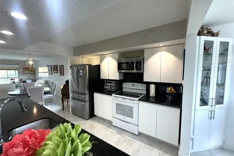 13700 SW 14th St # 412D, Pembroke Pines FL 33027