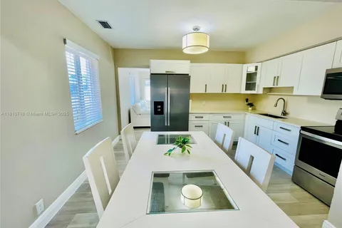 1002 S 27th Ave, Hollywood FL 33020