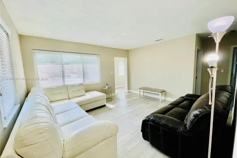 1002 S 27th Ave, Hollywood FL 33020