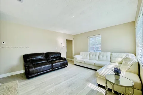1002 S 27th Ave, Hollywood FL 33020