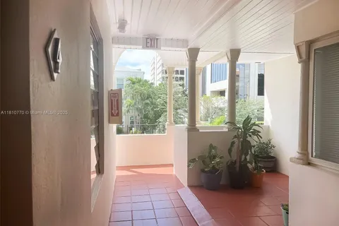 131 Antiquera Ave # 4, Coral Gables FL 33134