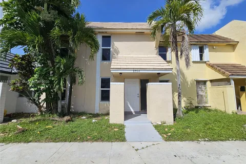 1354 Seaview, North Lauderdale FL 33068