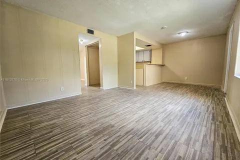 1354 Seaview, North Lauderdale FL 33068