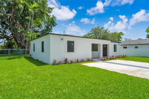 1010 NE 140th St, North Miami FL 33161