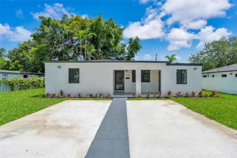 1010 NE 140th St, North Miami FL 33161