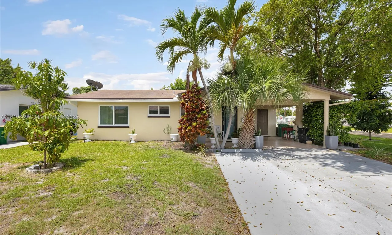 5723 NW 69th Ave, Tamarac FL 33321
