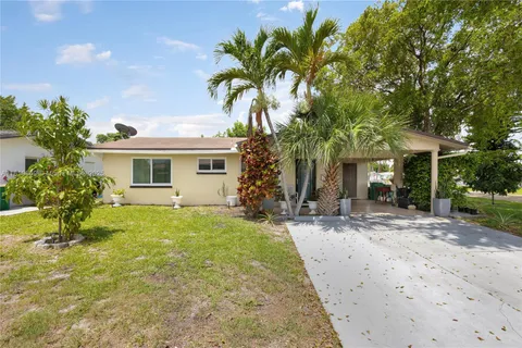 5723 NW 69th Ave, Tamarac FL 33321