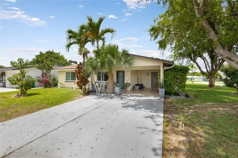 5723 NW 69th Ave, Tamarac FL 33321