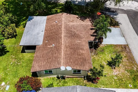 5723 NW 69th Ave, Tamarac FL 33321