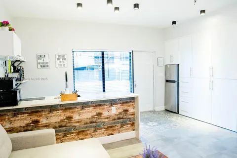 824 NE 4th St # 4, Fort Lauderdale FL 33301