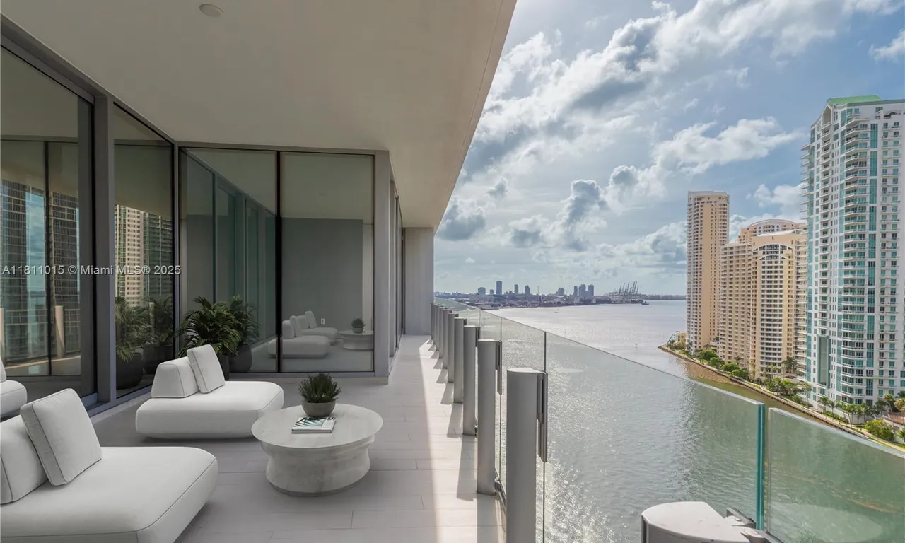 300 Biscayne Boulevard Way # 1704, Miami FL 33131