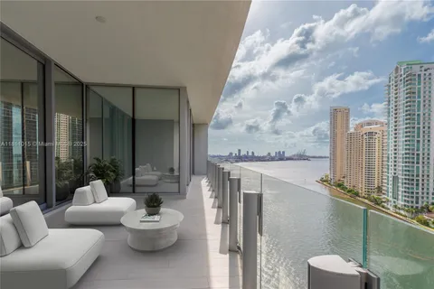 300 Biscayne Boulevard Way # 1704, Miami FL 33131