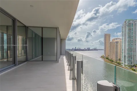 300 Biscayne Boulevard Way # 1704, Miami FL 33131