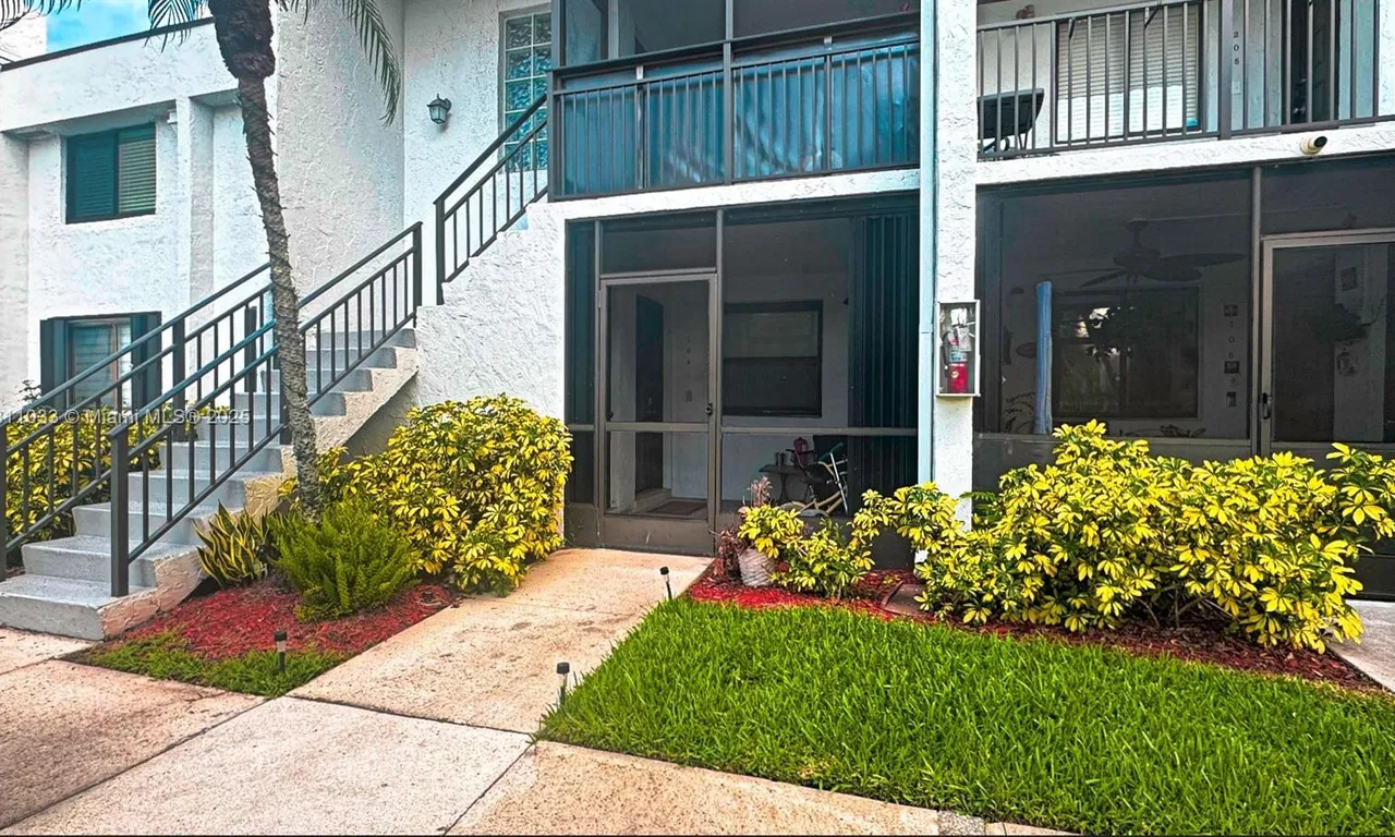 296 Racquet Club Rd # 104, Weston FL 33326