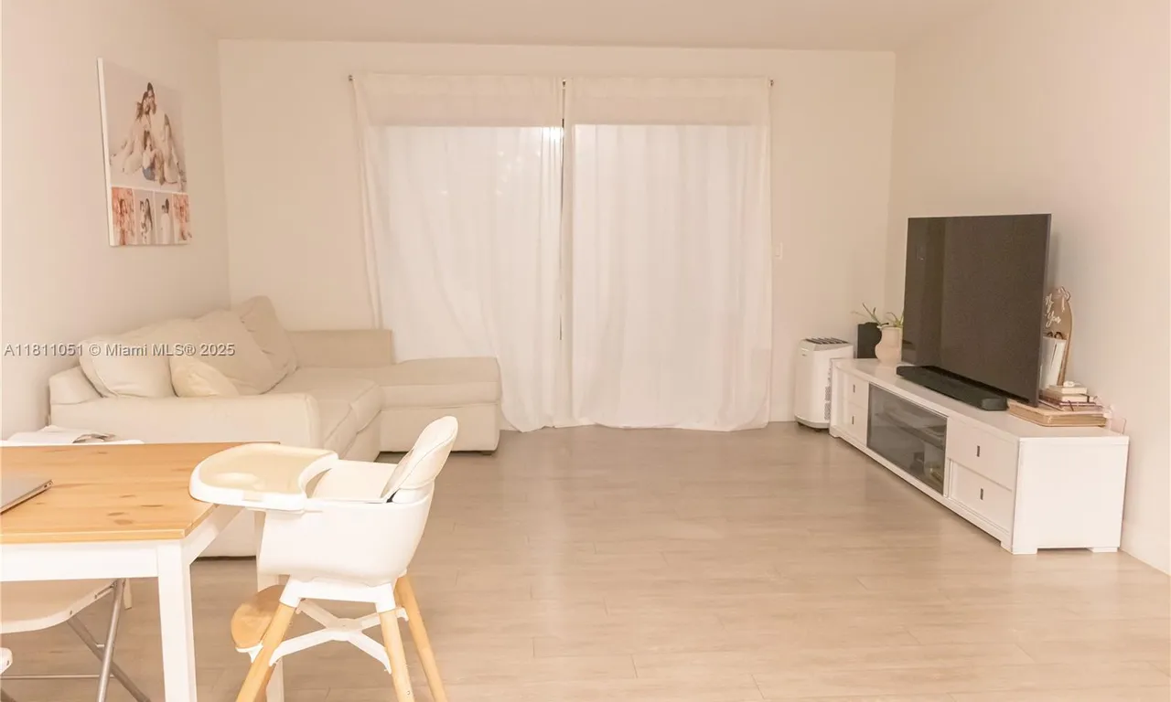 2200 S Cypress Bend Dr # 204, Pompano Beach FL 33069