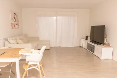 2200 S Cypress Bend Dr # 204, Pompano Beach FL 33069