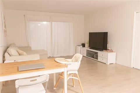 2200 S Cypress Bend Dr # 204, Pompano Beach FL 33069