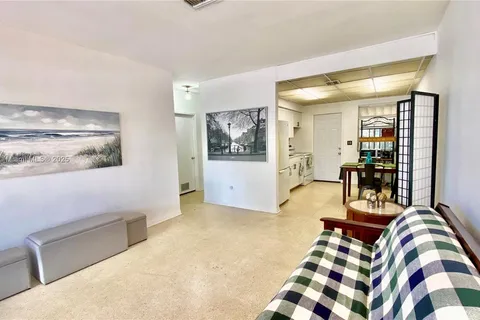 580 NE 139th St, North Miami FL 33161