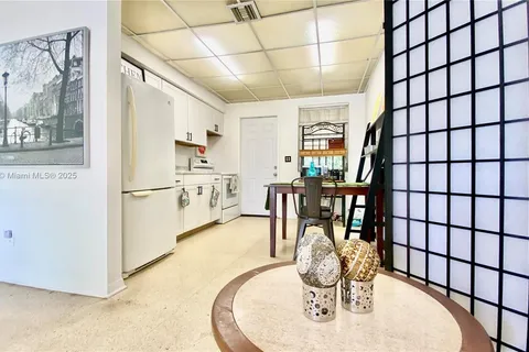 580 NE 139th St, North Miami FL 33161