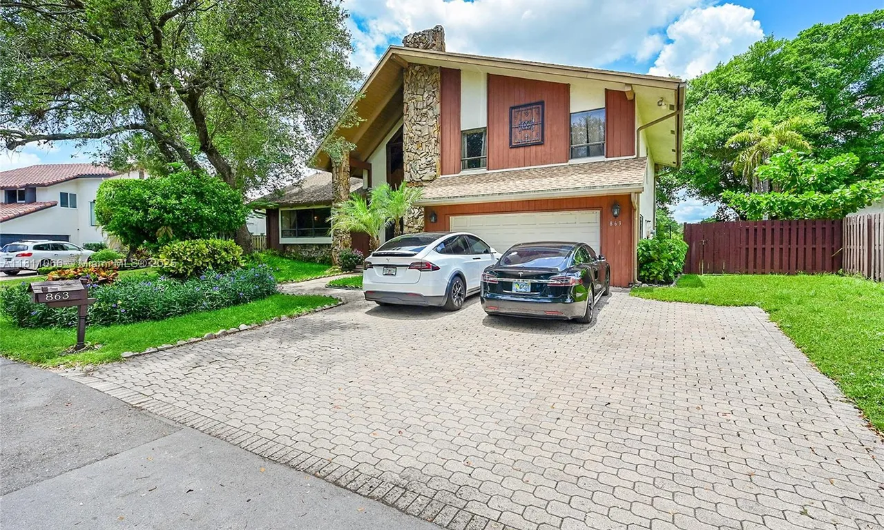 863 W Coco Plum Cir, Plantation FL 33324