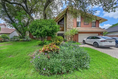 863 W Coco Plum Cir, Plantation FL 33324