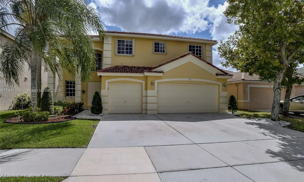 4322 Fox Ridge Dr, Weston FL 33331