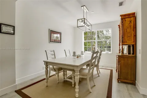4322 Fox Ridge Dr, Weston FL 33331