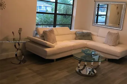 5010 NW 190th St, Miami Gardens FL 33055