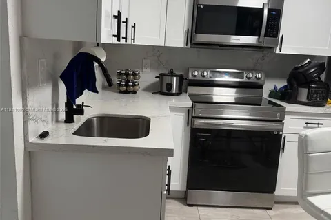 5010 NW 190th St, Miami Gardens FL 33055