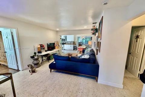 722 SW 10th St, Hallandale Beach FL 33009
