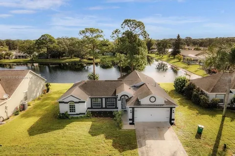 896 Hunters Creek Dr, West Melbourne FL 32935