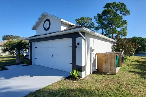 896 Hunters Creek Dr, West Melbourne FL 32935