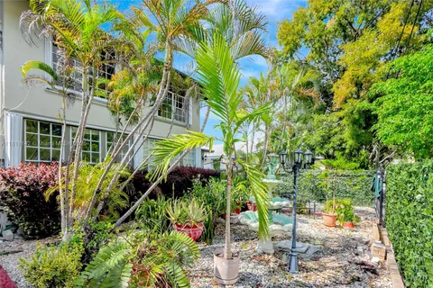 224 SW 6th Ave # 2, Miami FL 33130