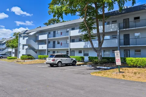 8401 Lagos De Campo Blvd # 210V, Tamarac FL 33321