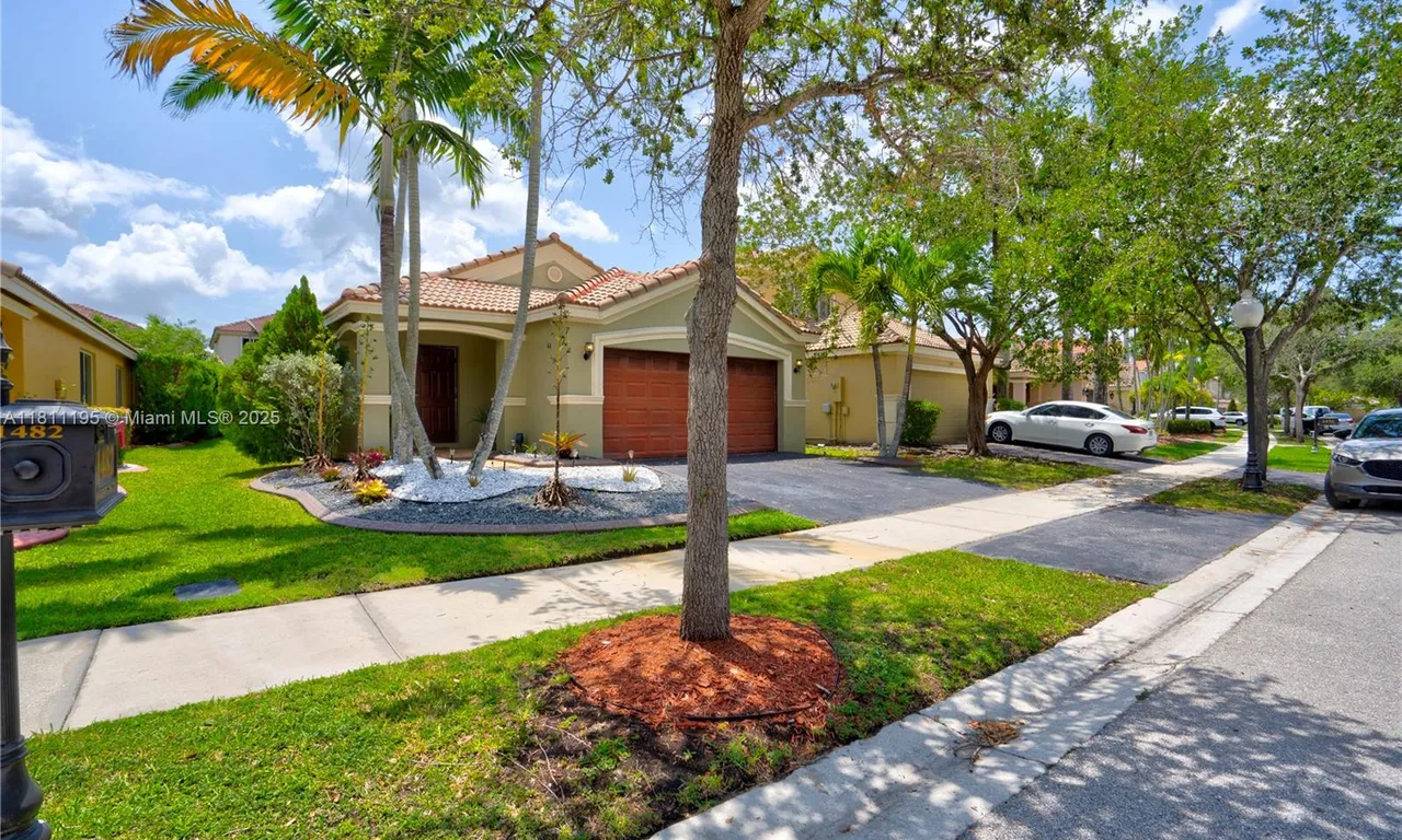 1482 Canary Island Dr, Weston FL 33327