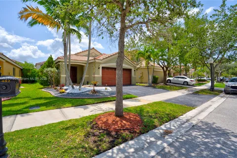 1482 Canary Island Dr, Weston FL 33327