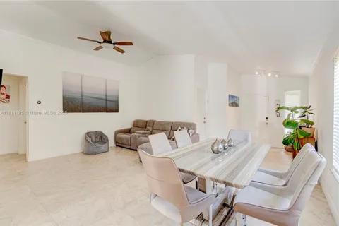 1482 Canary Island Dr, Weston FL 33327
