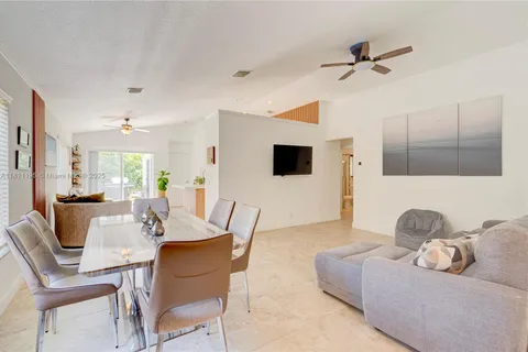 1482 Canary Island Dr, Weston FL 33327