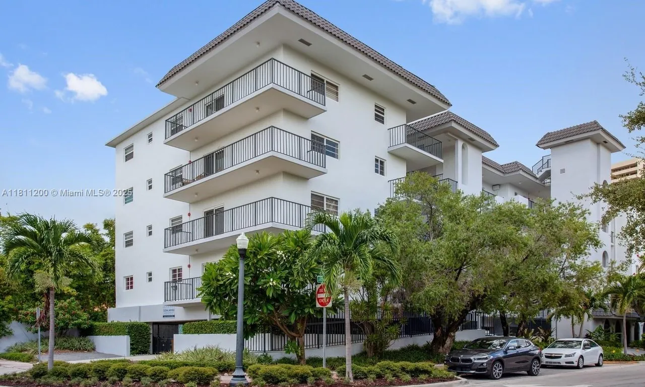 2455 Flamingo Dr # 201, Miami Beach FL 33140